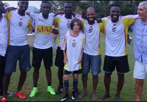 Diawara Diabis academicien et formatuers de jmg football-avec ses anciens camarades academiciens et jean marc guillou